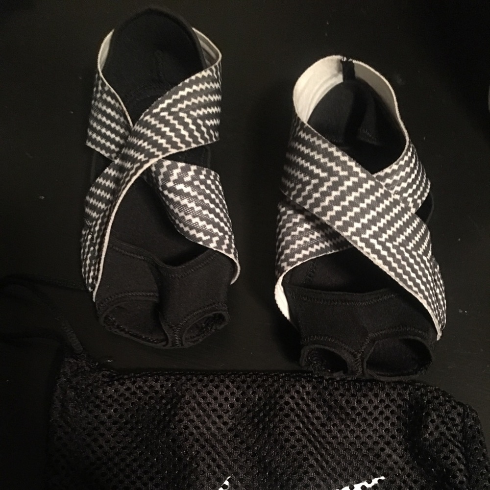 Nike Women's Studio Wrap Training Shoe Black Sz L